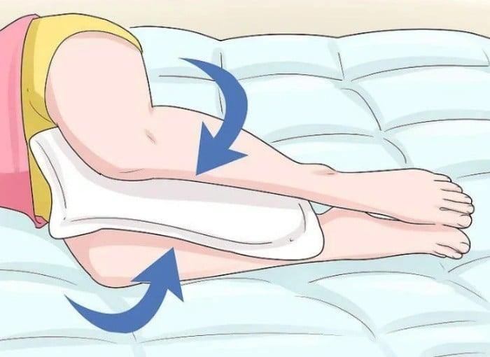 The little-known benefits of placing a pillow between your knees at night.