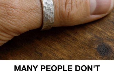 Thumb Rings: What They Symbolize for Women vs. Men – A Hidden Meaning Few Know