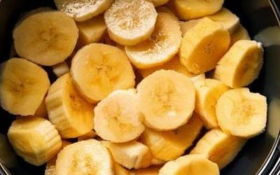 🍌 Put Raw Banana Slices in a Slow Cooker with These 4 Ingredients — You’ll Never Look Back