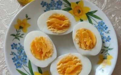 Doctors reveal that eating eggs with this herb causes… or at least, that’s how the headline pulled me in one quiet evening when I was too tired to cook anything complicated.