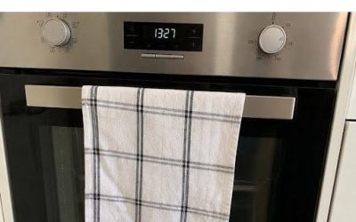 The Hidden Kitchen Hazard: Why Hanging a Tea Towel on Your Oven Door Can Be Risky (and Safer Ways to Organize Your Kitchen)